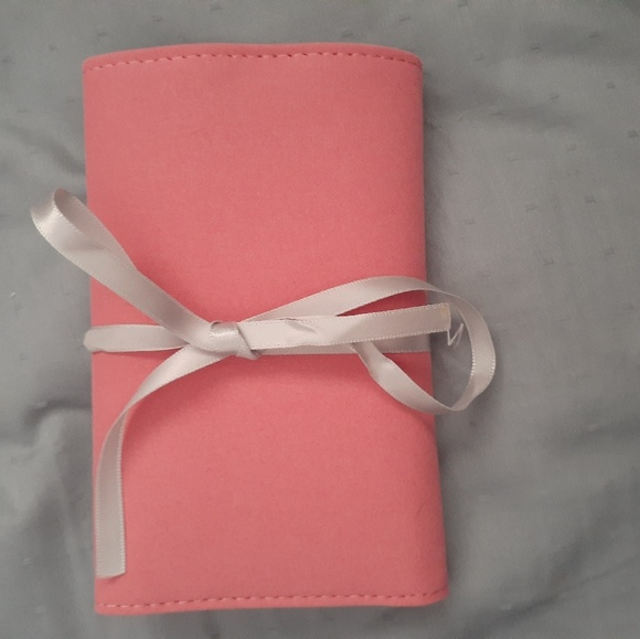 Pandora wristlet and jewelry organizer set. - Picture 2 of 8